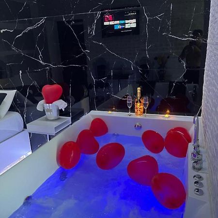 Roma Suite Idromassaggio Dış mekan fotoğraf