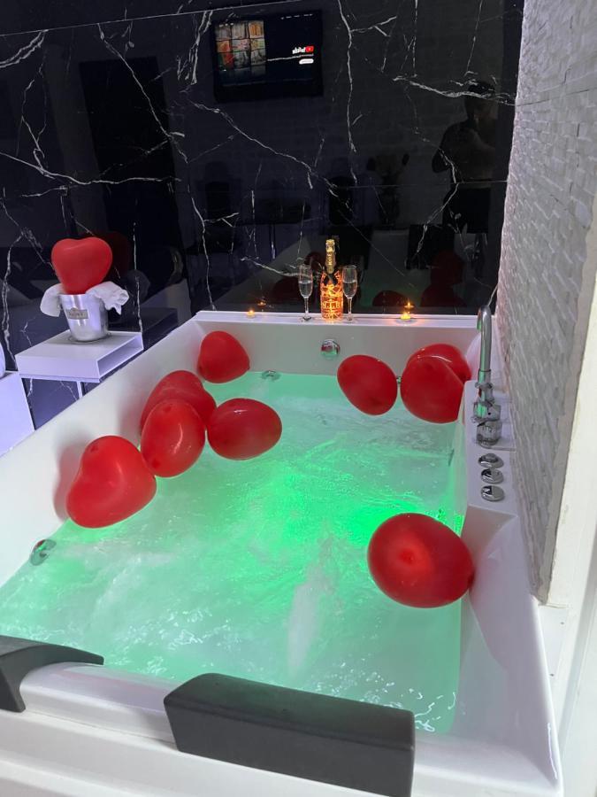 Roma Suite Idromassaggio Dış mekan fotoğraf