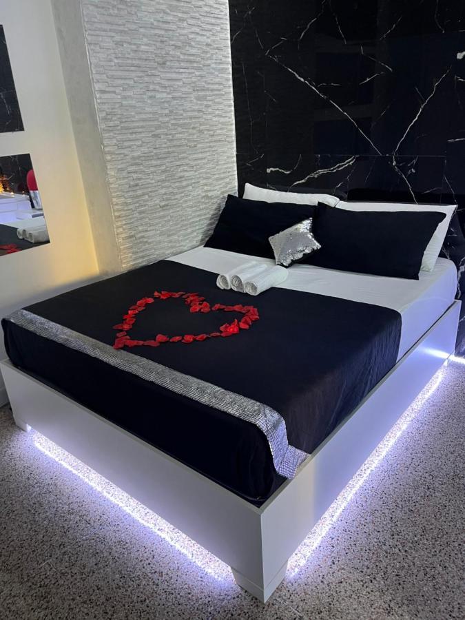 Roma Suite Idromassaggio Dış mekan fotoğraf